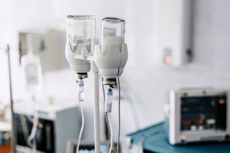 Дівчина, яка у Луцьку випала із 7 поверху, вийшла з коми