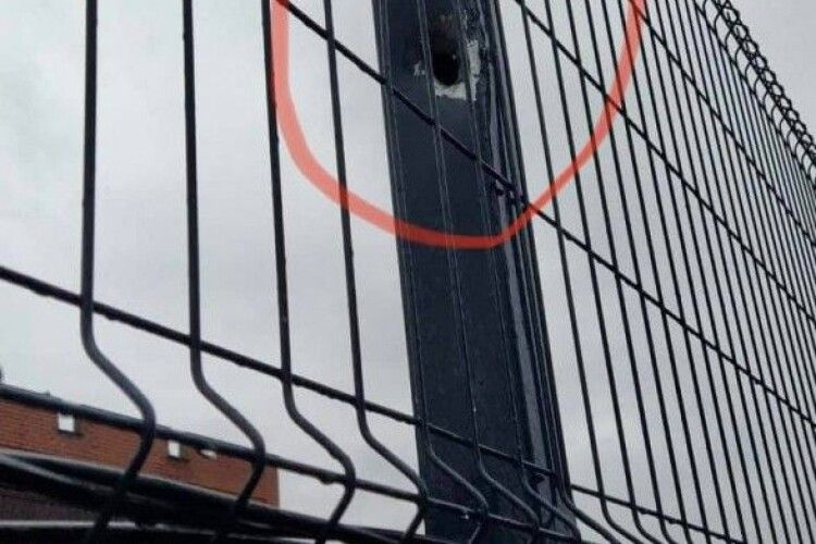 На Донбасі під обстріл бойовиків потрапив гумконвой Червоного Хреста