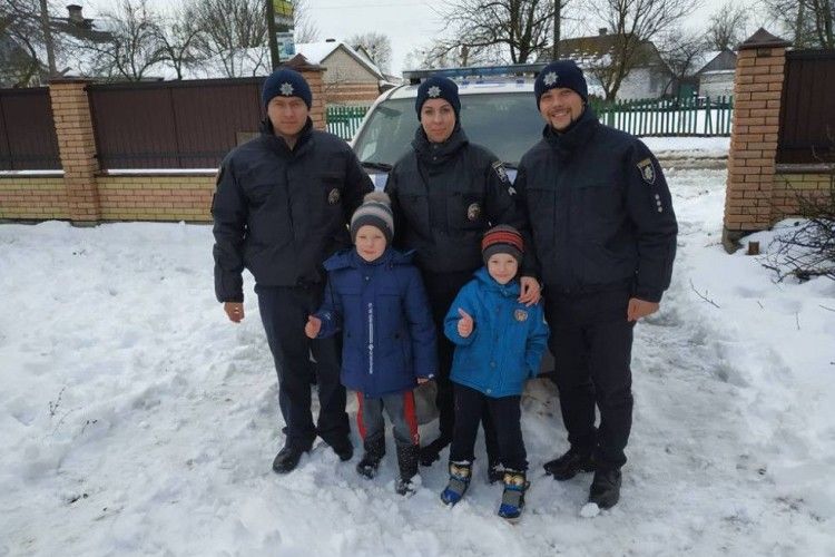 На Ковельщині патрульні привітали сина Героя з днем народження