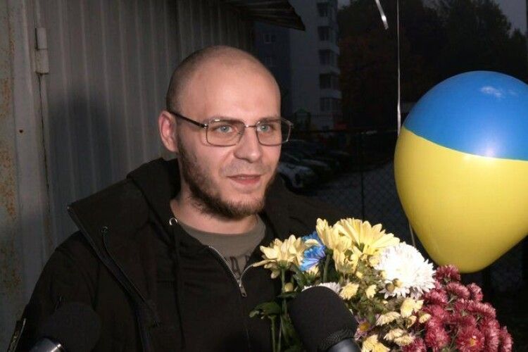 Як зустрічали звільненого з полону військового медика у рідному Луцьку (Відео)