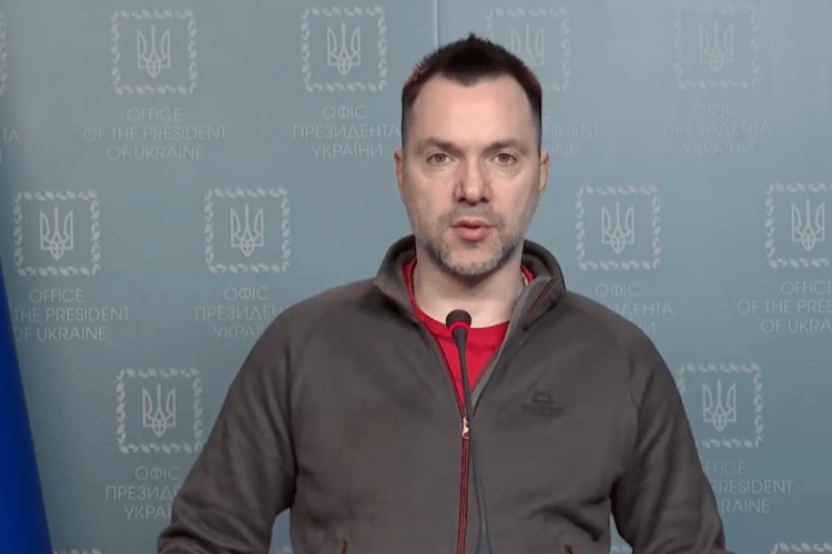 Арестович повідомив, що українські військові у Маріуполі перебувають не лише на території «Азовсталі»
