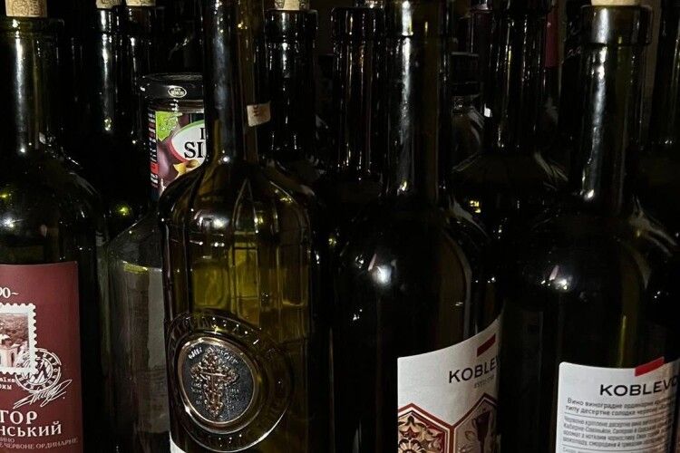 У храмі, який перейшов до ПЦУ, виявили «море» порожніх пляшок