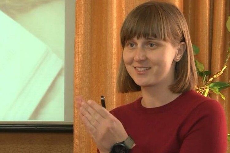 У Луцьку вчителька безплатно готує школярів до ЗНО (Відео)