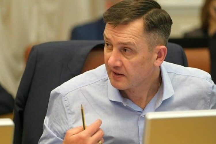 Ексрадник Єрмака Уманський заявив про викрадення мільярдів COVID-фонду «дорожним картелем»