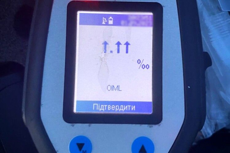 Алкотестер не витримав: у Луцьку спіймали водія, який мав алкоголю в крові у 25 більше за норму