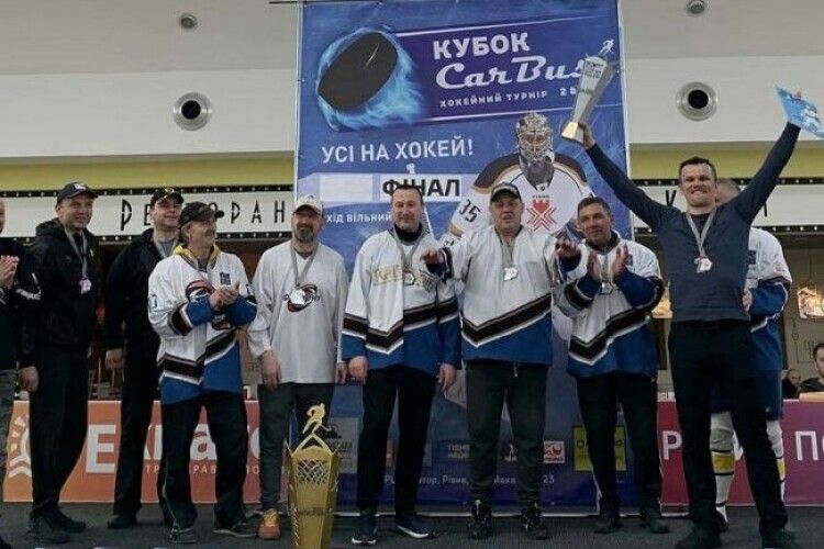 Чемпіонат Рівненщини з хокею виграла «Славута»