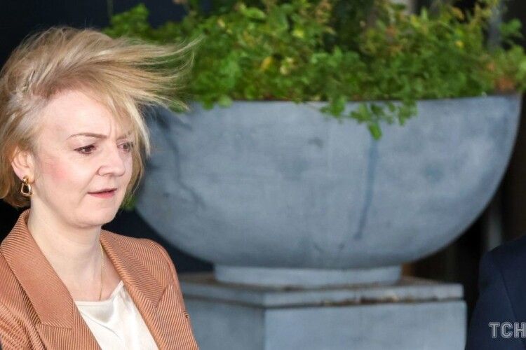 Ліз Трасс продемонструвала зачіску в стилі Бориса Джонсона