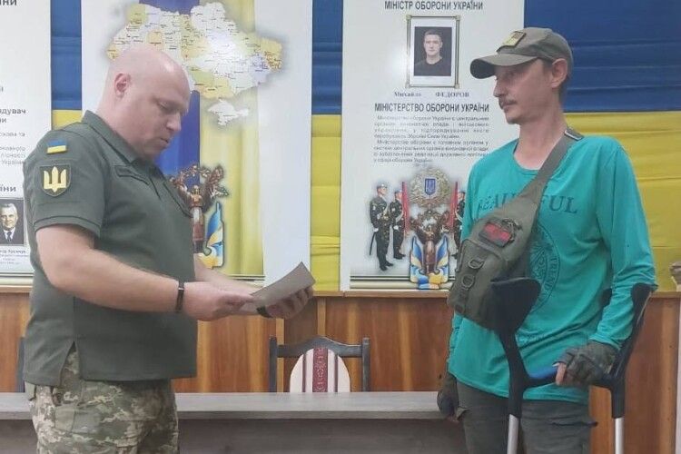 На Волині боєць 100-ї бригади отримав відзнаку від Міноборони