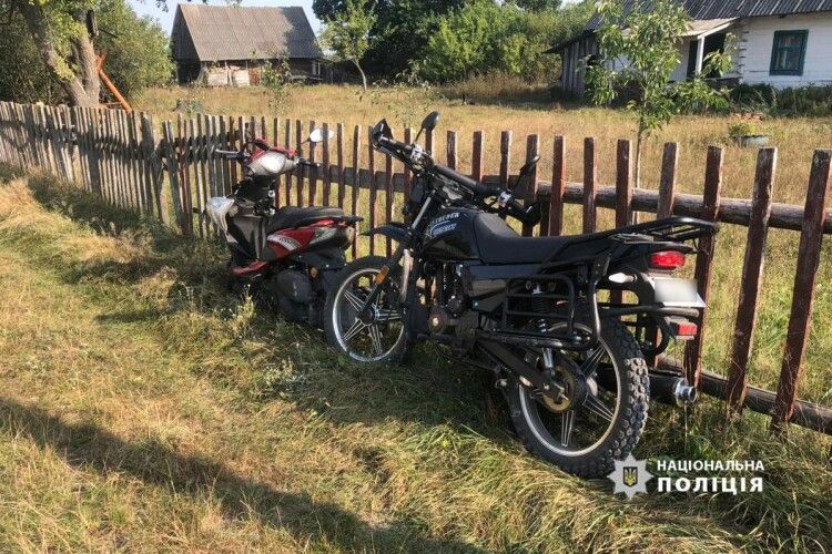 На сільській дорозі на Волині сталася аварія, двоє молодих людей - у лікарні