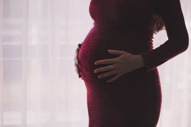 «Я не могла в це повірити»: жінка дізналася про вагітність під час пологів