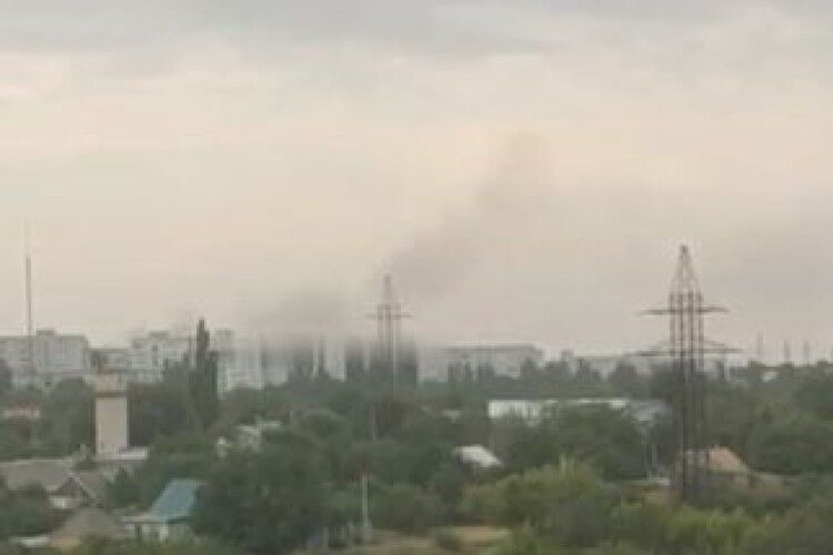 У захопленому Токмаку над базою окупантів помітили дим (Відео)