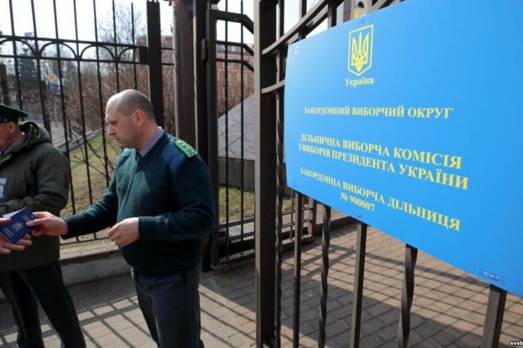 На виборчу дільницю у Мінську не впустили російських пропагандистів
