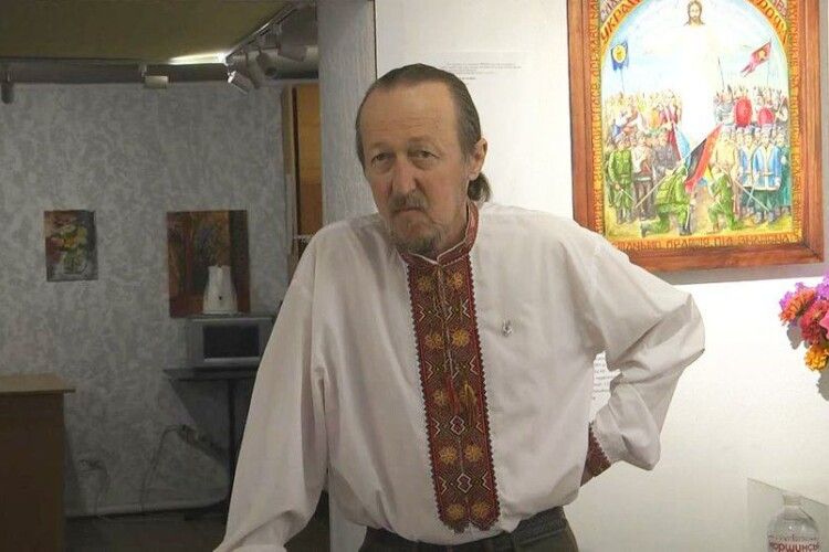У Луцьку капелан представив художню виставку