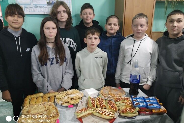 На Волині ліцеїсти торгували своєю продукцією задля ЗСУ 