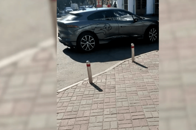 Ніби для них війни нема: деякі нардепи пересіли на нові елітні автівки (Відео)