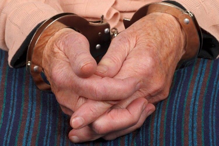 У Києві 15 років ув'язнення отримала пенсіонерка, яка знімала військові обʼєкти