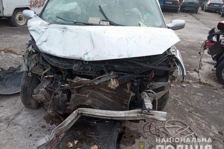 Викрав авто і спричинив ДТП: на Рівненщині п’яний чоловік в’їхав у стіну (Фото)