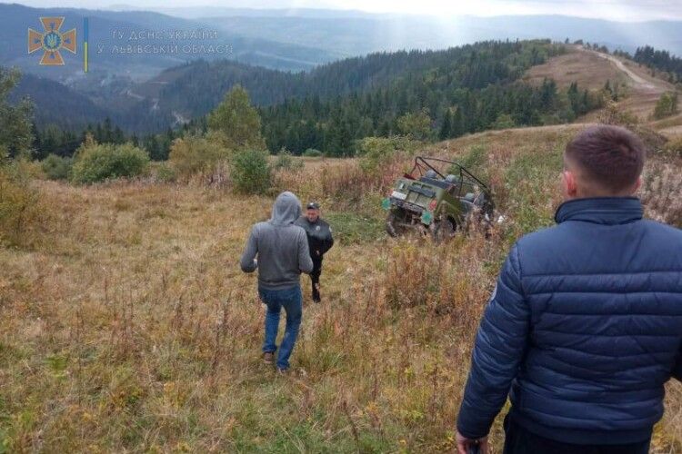 На горі Високий Верх перекинувся УАЗ із туристами: п'ятеро травмованих (Фото)