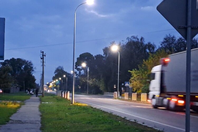 У Володимирі витратили мільйон, щоб світло на вулиці вмикалось автоматично