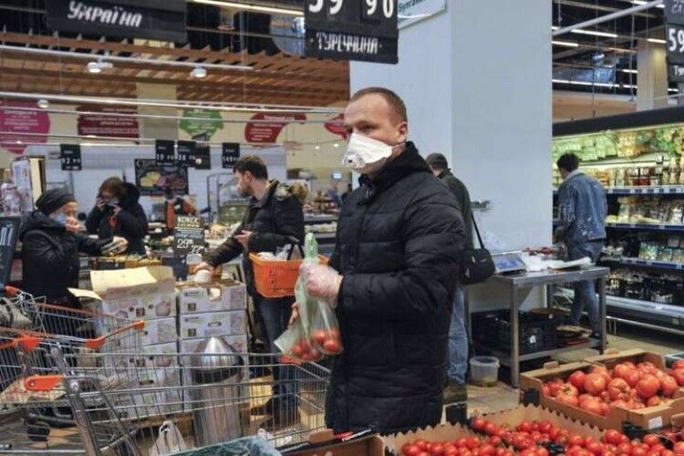 Україна призупиняє експорт продуктів 