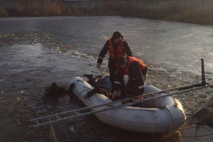 У Ковелі рятувальники дістали з водойми тіло чоловіка 
