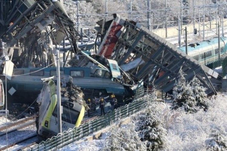 Аварія потягу в Туреччині: багато загиблих та поранених