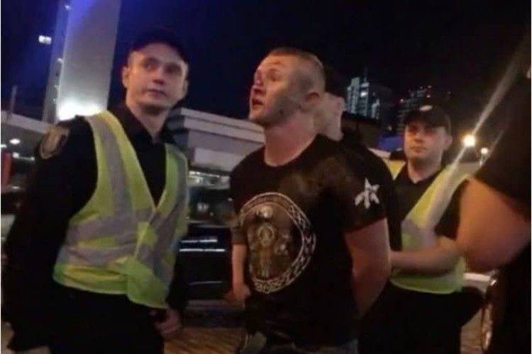 У Києві люди в масках напали на вболівальників «Ліверпуля»