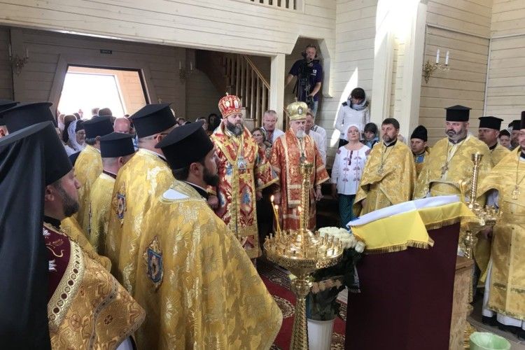  У храмі Святого Миколая у Волновасі лунає молитва українською мовою