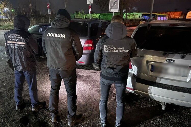 Волинські прикордонники допомогли затримати «благодійників», які торгували автівками для ЗСУ