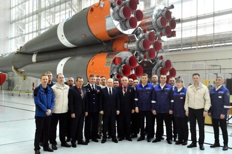 У росії через приїзд путіна всіх співробітників космодрому відправили на вихідний