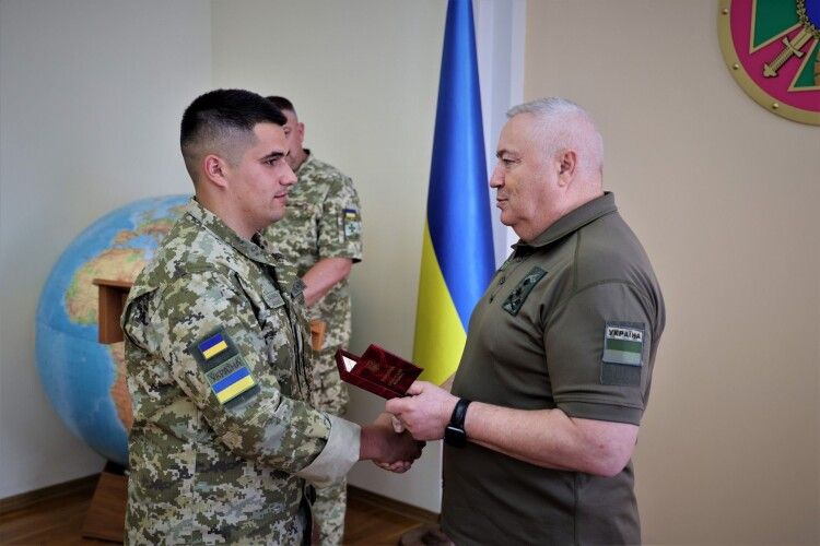 Прикордонник Волинського загону отримав державну нагороду за бойовий подвиг