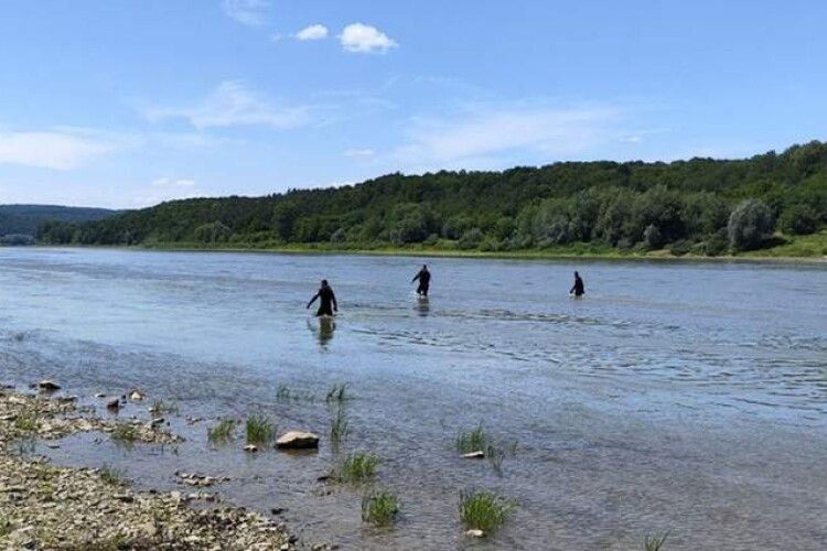 На Буковині втопились двоє підлітків, які відпочивали на річці разом з вчителем