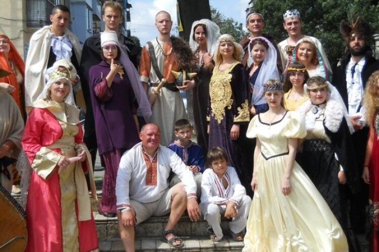 Актори з «Рiзнобарв’я» запрошують на показ вистави володимир-волинців та гостей міста