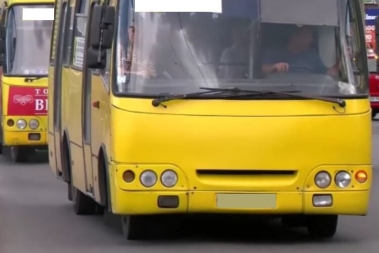 Вчитель побив водія львівської маршрутки та розбив вікно автобуса