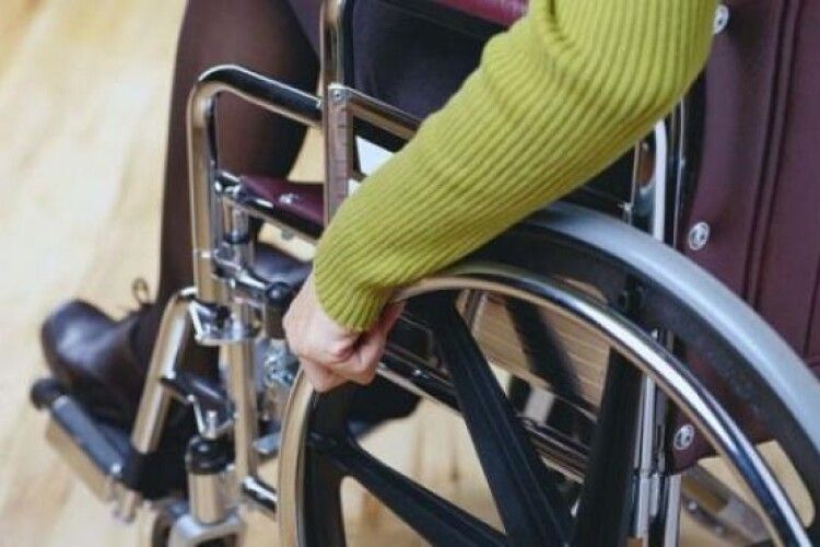 На Рівненщині лікар вимагав у жінки з інвалідністю гроші за підтвердження діагнозу