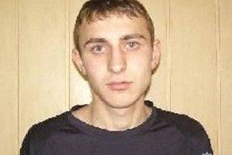 Поліція розшукує 27-річного злочинця