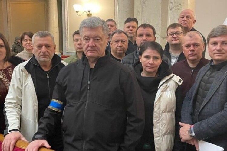 Порошенко: Рада підтримала наші законопроєкти про соціальний захист бійців тероборони та заборону рашистських символів