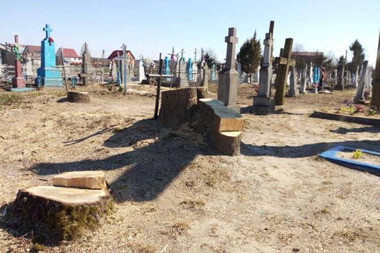 У Підцир’ї в передвеликодні дні впорядкували цвинтар
