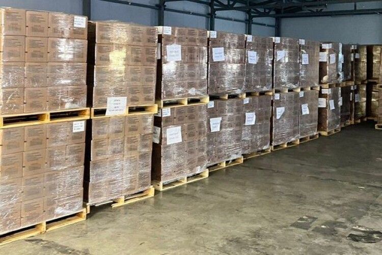 На Волинську митницю доставили 240 тонн перших сухпайків США, які відвезуть у зони бойових дій