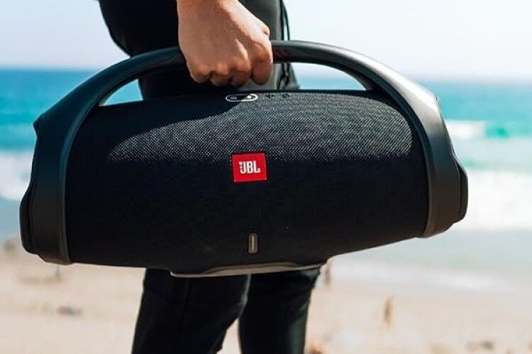 JBL Boombox та Marshall Tufton: два різні погляди на портативну акустику великого формату