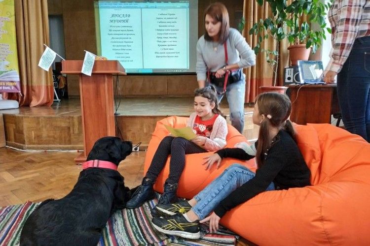 Чотирилапа Лампа вивчала історію України з чотирикласниками школи №15 