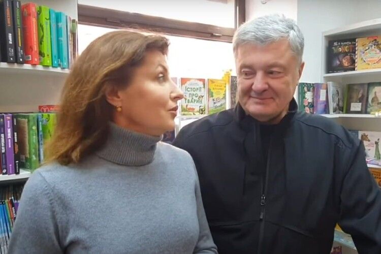Марина Порошенко влаштувала чоловікові зворушливий сюрприз у Харківській книгарні Vivat (Відео)