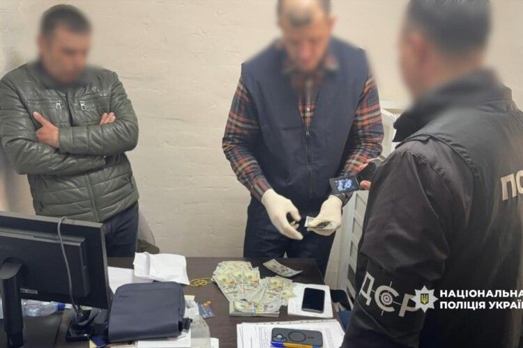 У Луцьку затримали посадовця міськради на хабарі