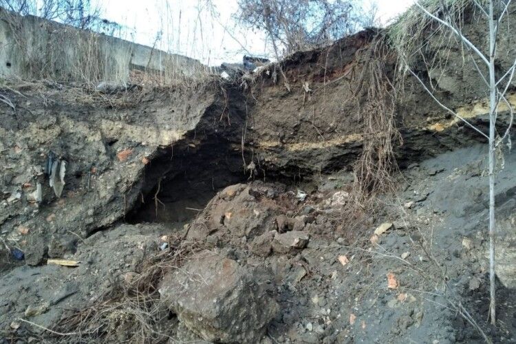 Хотів підзаробити: 12-річний хлопчик загинув під завалами піску