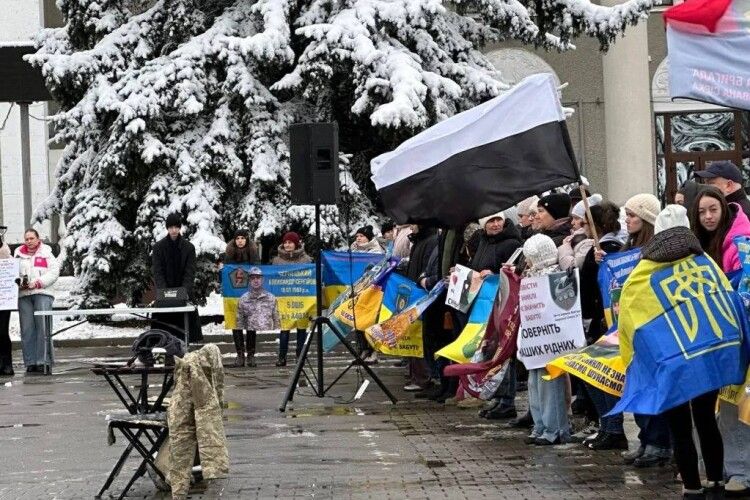 У місті на Волині провели мирну акцію на підтримку зниклих безвісти та полонених захисників  
