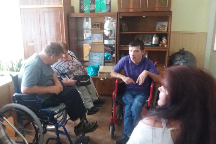 Новолинці з інвалідністю отримали візки