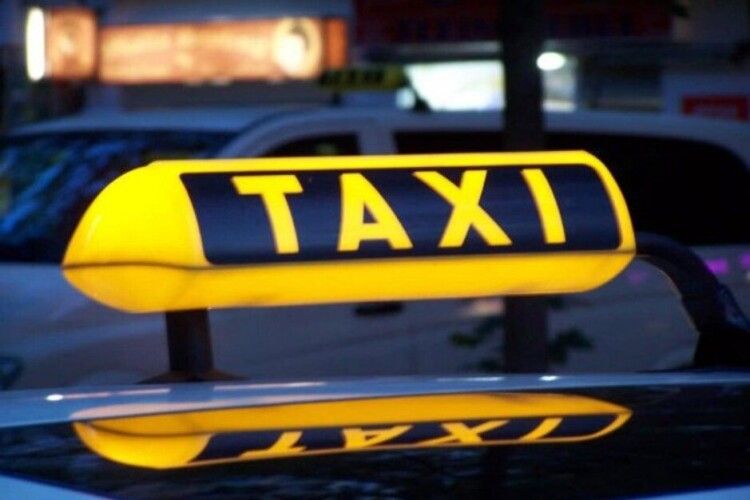 Тисячі гривень штрафу заплатить водій таксі, який їздив по Луцьку в комендантський час