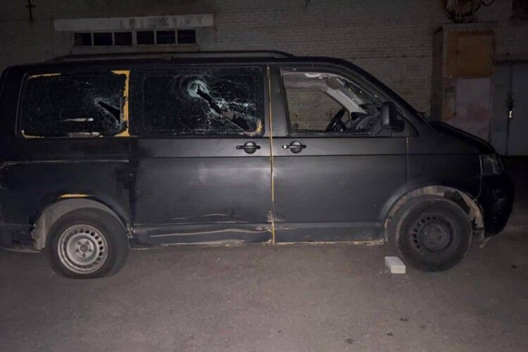 У Луцьку натовп із 30 людей напав авто ТЦК: травмовано двох військовослужбовців