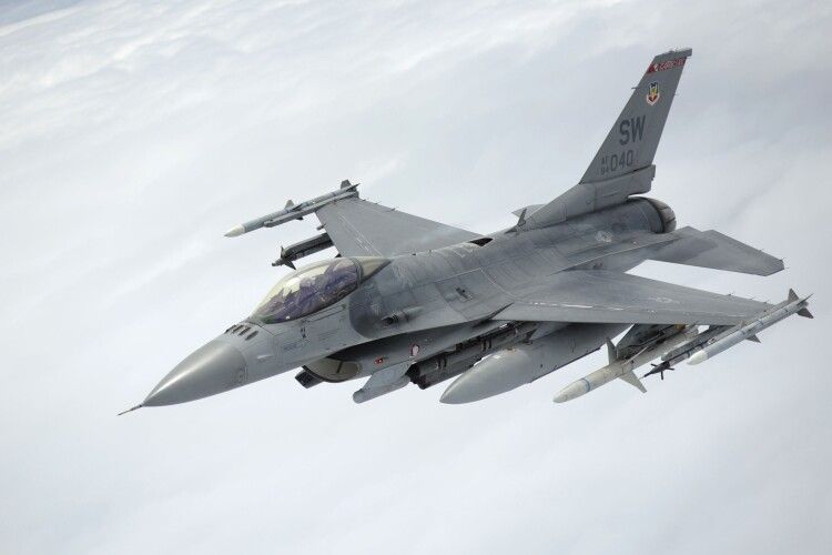 У Міноборони повідомили, коли в Україні будуть винищувачі F-16 
