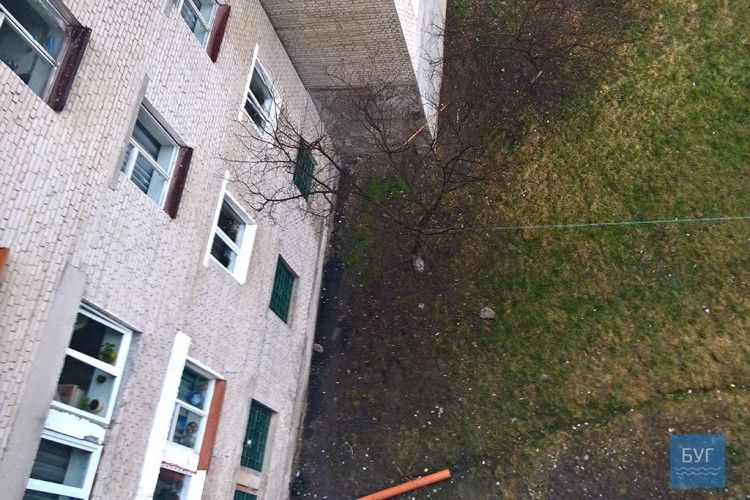 У Нововолинську хлопець випав із 7 поверху